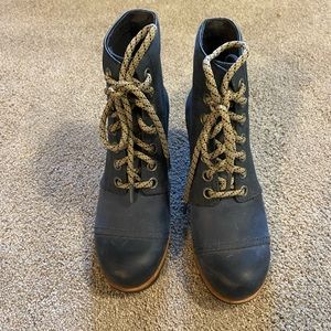 NEW Sorel leather lace up wedges.